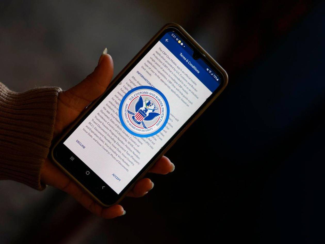 CBP One, que permitía a migrantes entrar a EUA, deja de funcionar