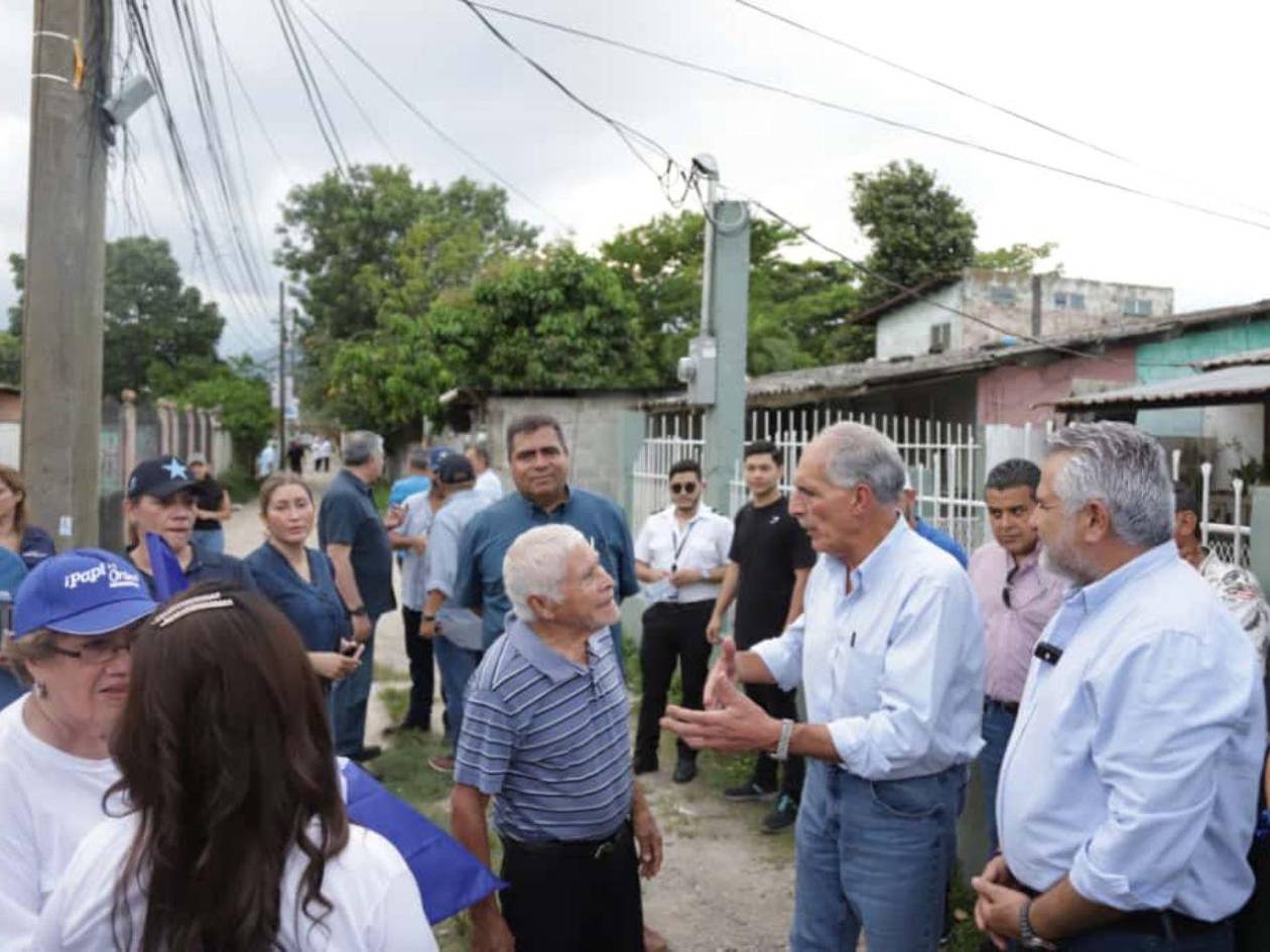 Nasry Asfura continúa su gira con recorrido por la Fesitranh en San Pedro Sula
