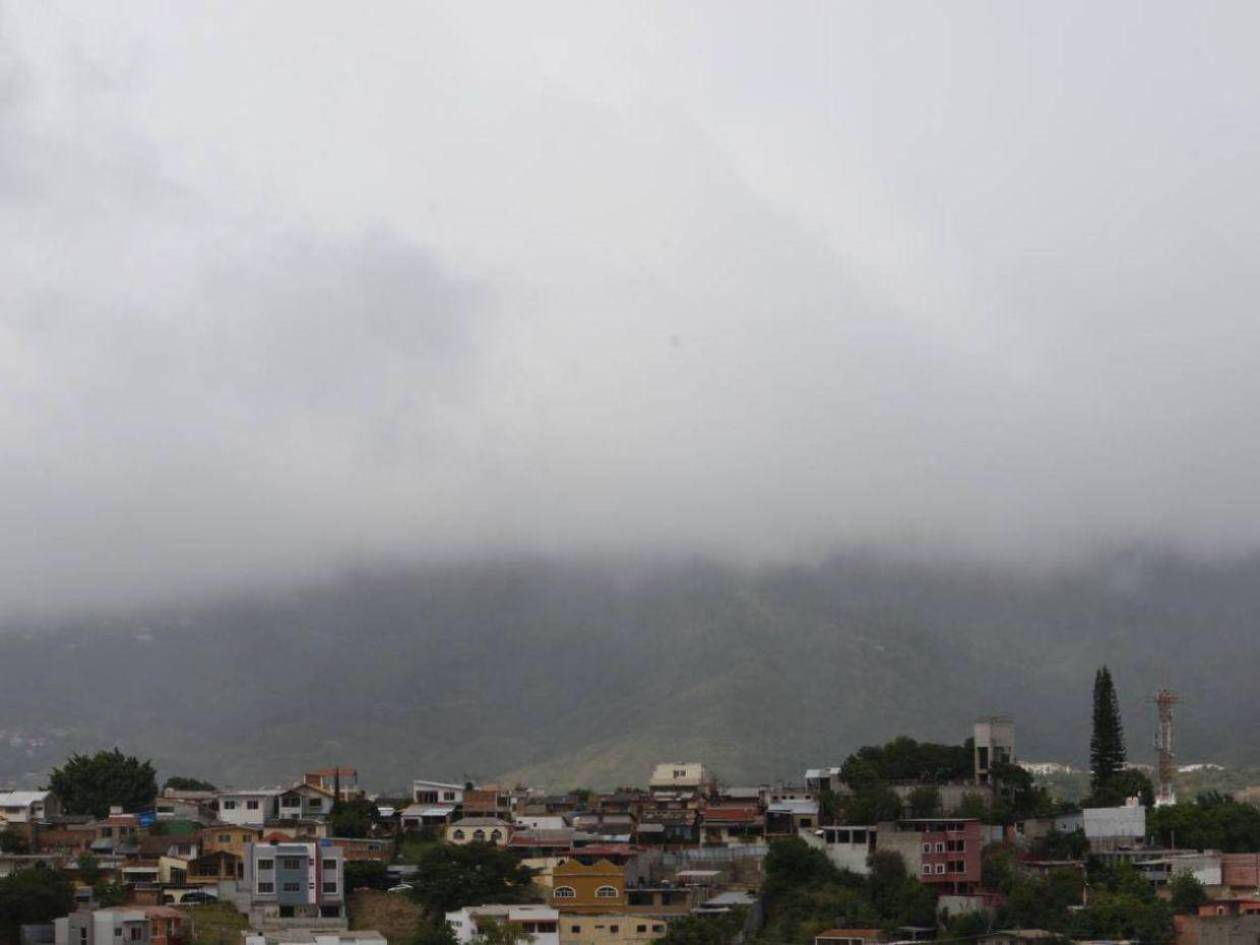 Lluvias moderadas y actividad eléctrica este martes afectarán varias zonas del país