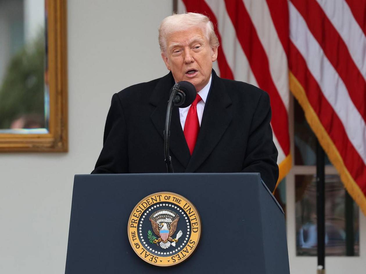 Trump advierte que espacio aéreo de Venezuela está cerrado en su totalidad