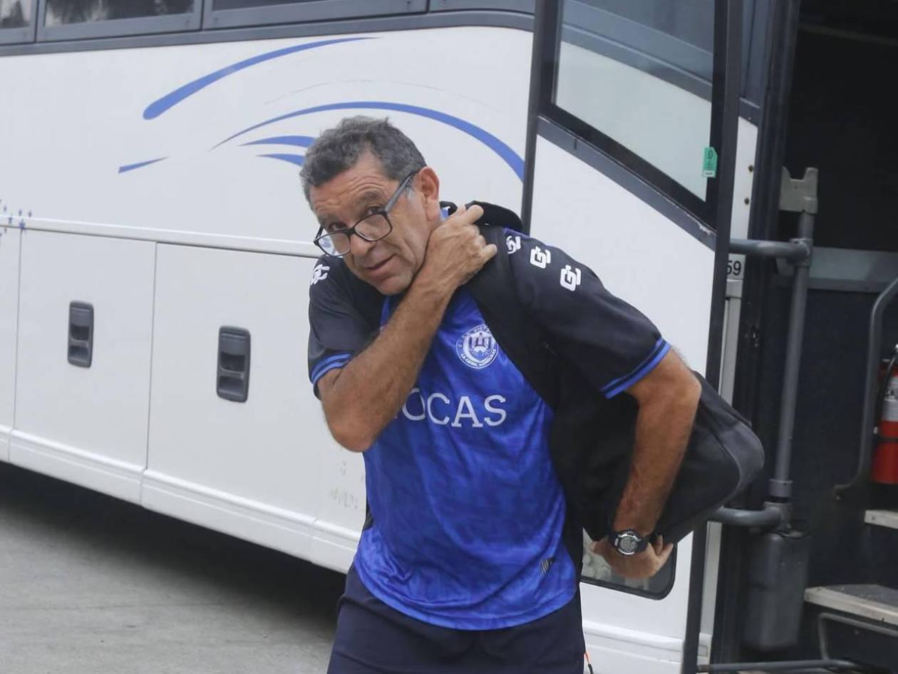 David Patiño pone a disposición su cargo como técnico en Victoria tras malos resultados