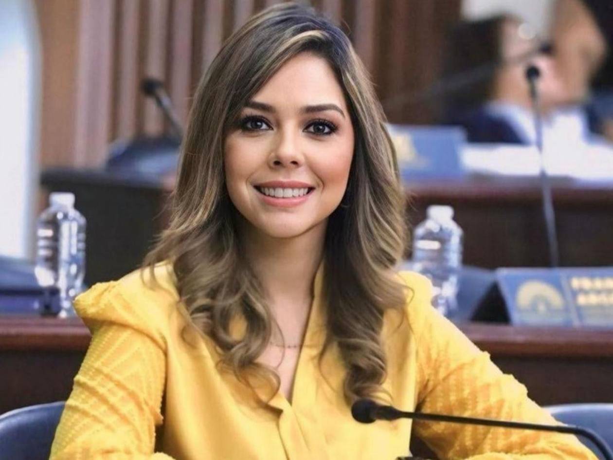 María Antonieta Mejía expone propuestas del movimiento “Papi a la Orden” en Hablemos de Política