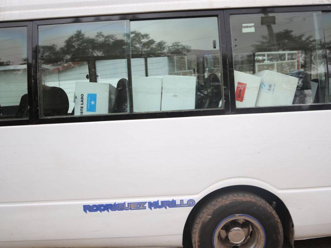 Óscar Aguilera, encargado del transporte de maletas electorales, traslada culpa a FF AA y CNE