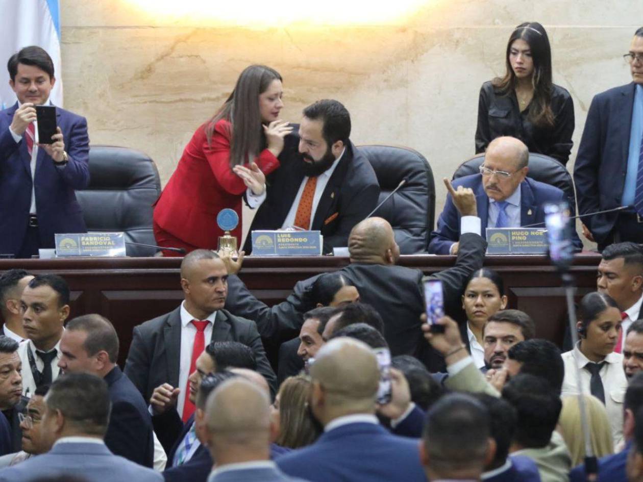 Consejeras del CNE abandonan el CN tras zafarrancho provocado por colectivos de Libre