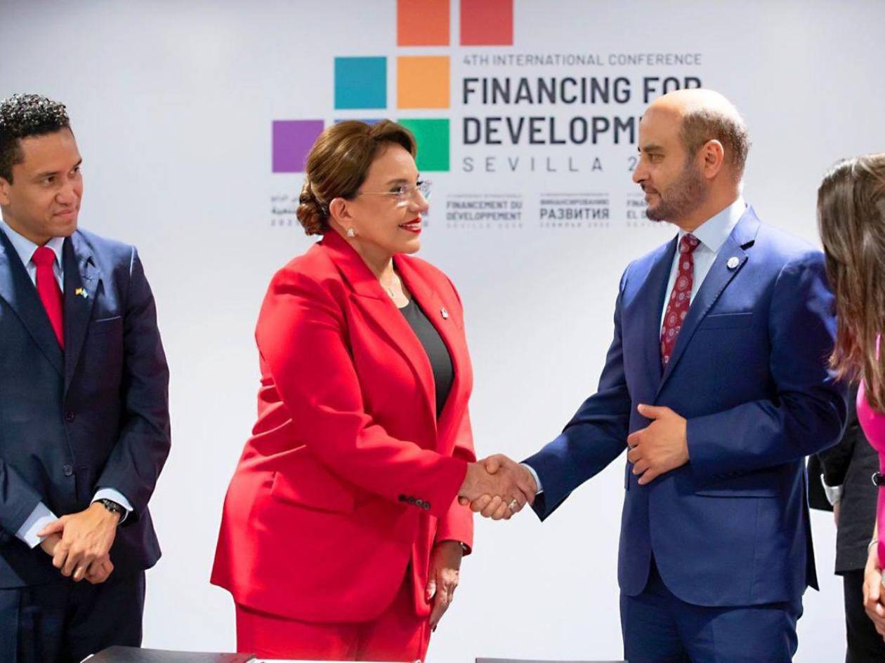 Honduras y España sellan acuerdos de cooperación, transporte y desarrollo