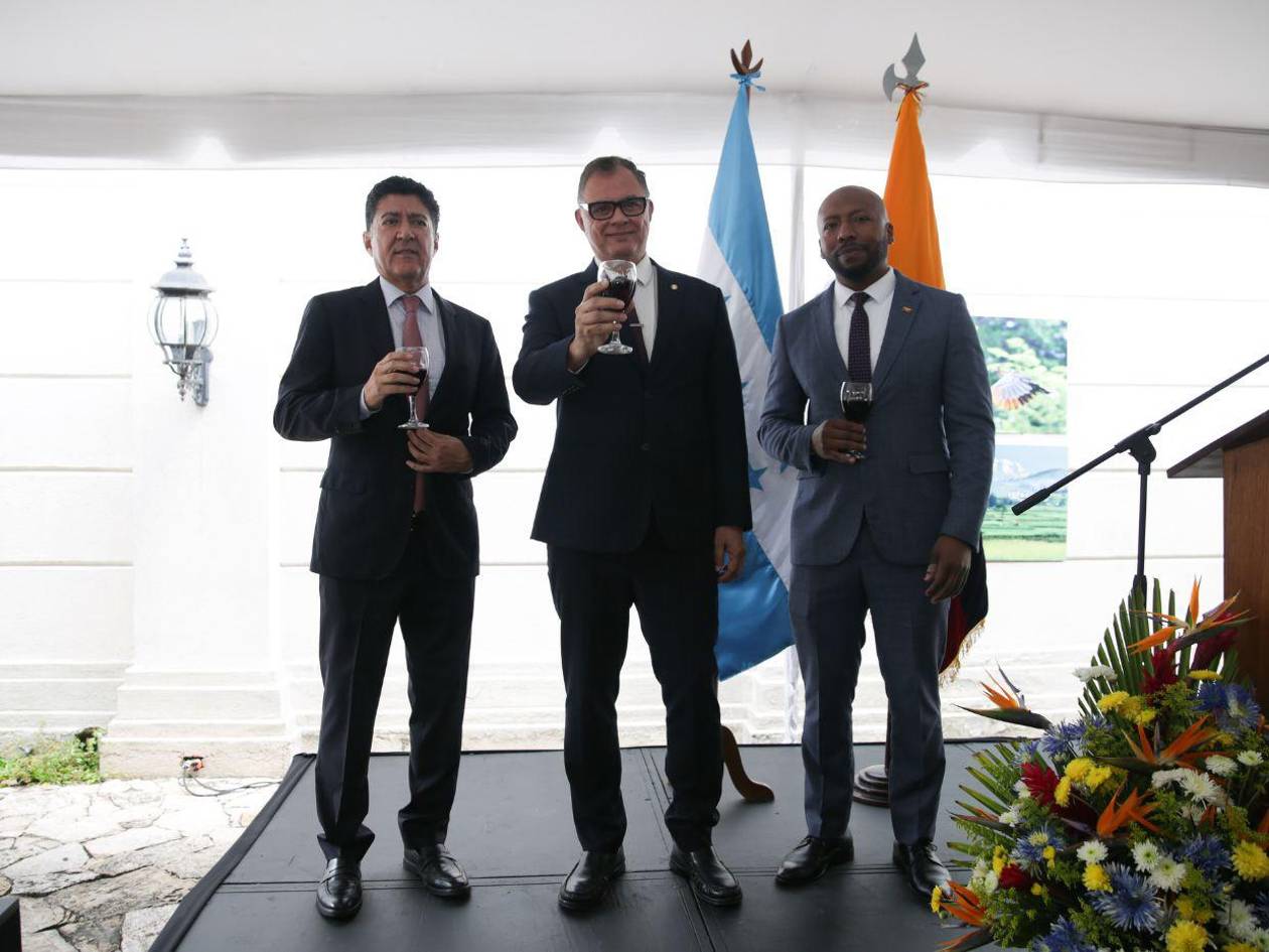 Ecuador conmemoró en Honduras 216 años de independencia fortaleciendo lazos de hermandad