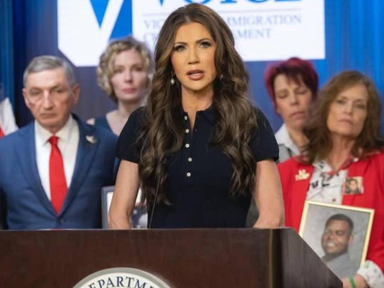 Hospitalizan de emergencia a Kristi Noem, secretaria de Seguridad Nacional de EE UU