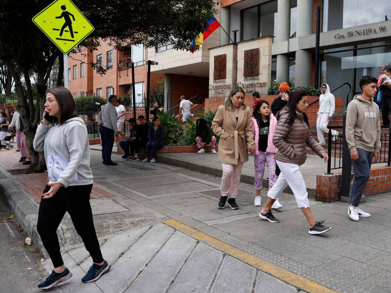 Un prolongado sismo de magnitud 6.5 sacude a Colombia