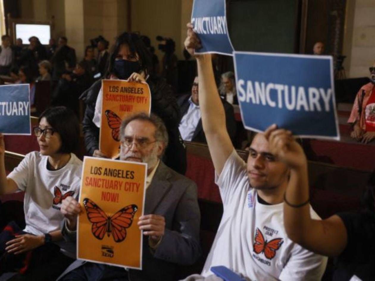 Donald Trump podría emitir una orden para prohibir las ciudades santuario