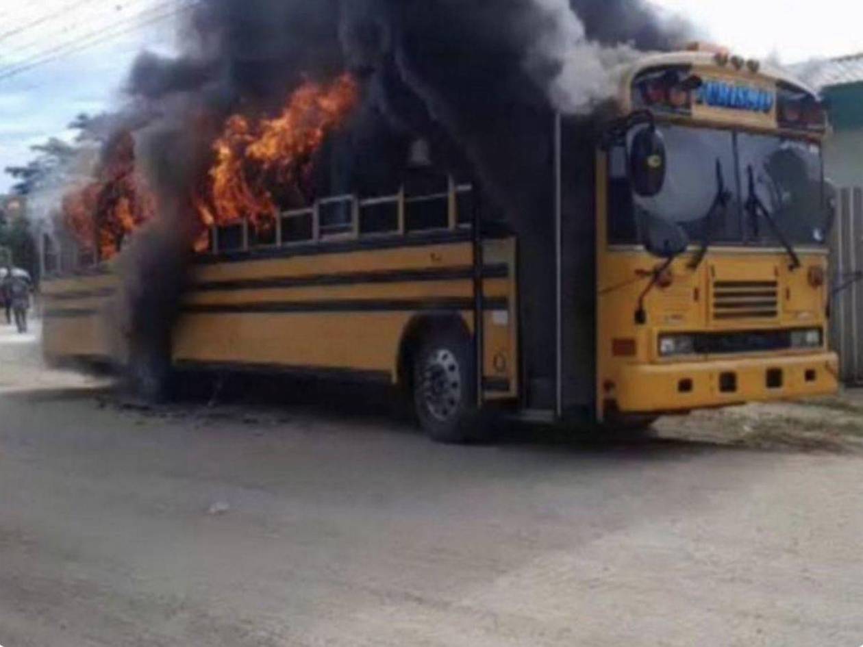 Partido Libre cubrirá gastos por incendio de bus que transportaba a militantes desde Yoro a SPS
