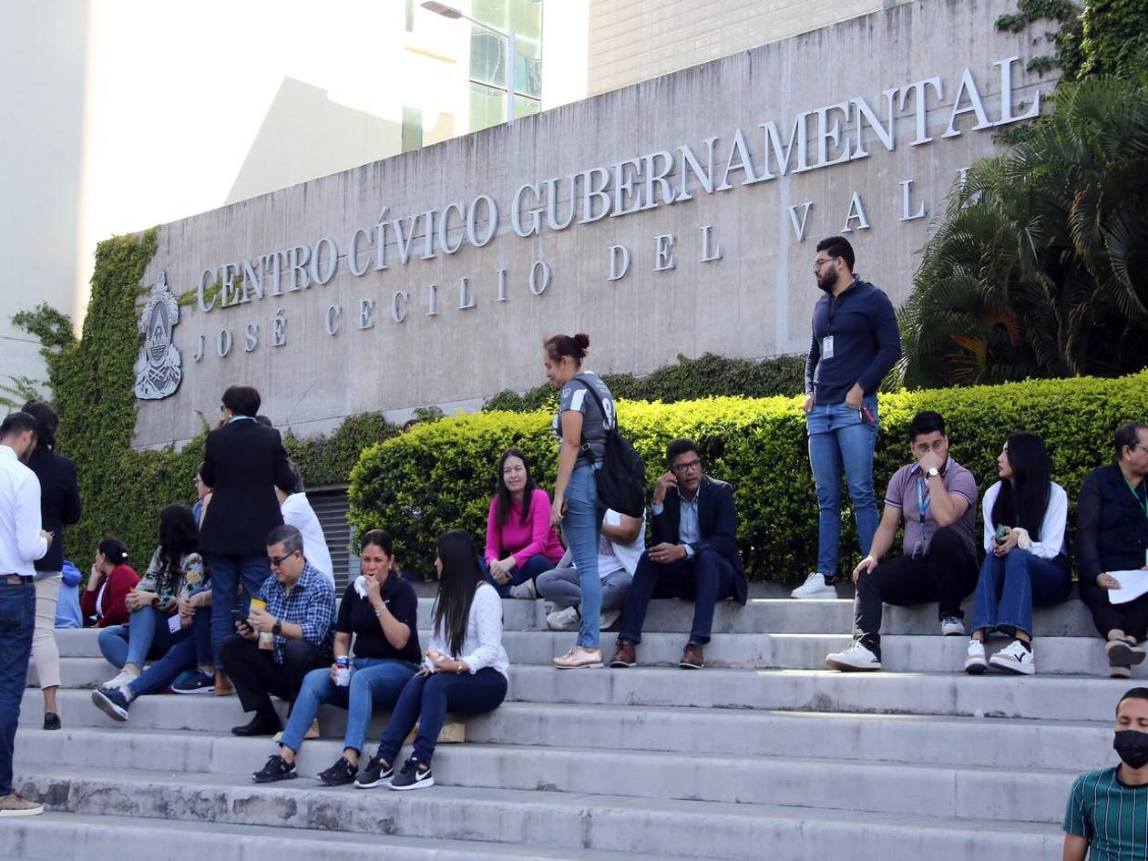 Buscan quitarle derechos laborales a empleados temporales y con acuerdo