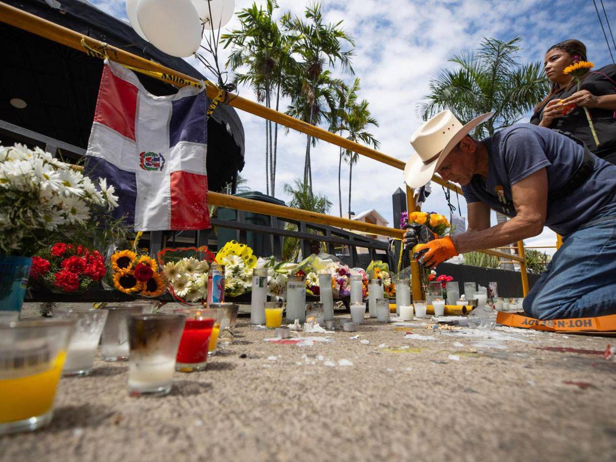 Entre dolor e indignación, familiares esperan la entrega de cuerpos de las víctimas en RD