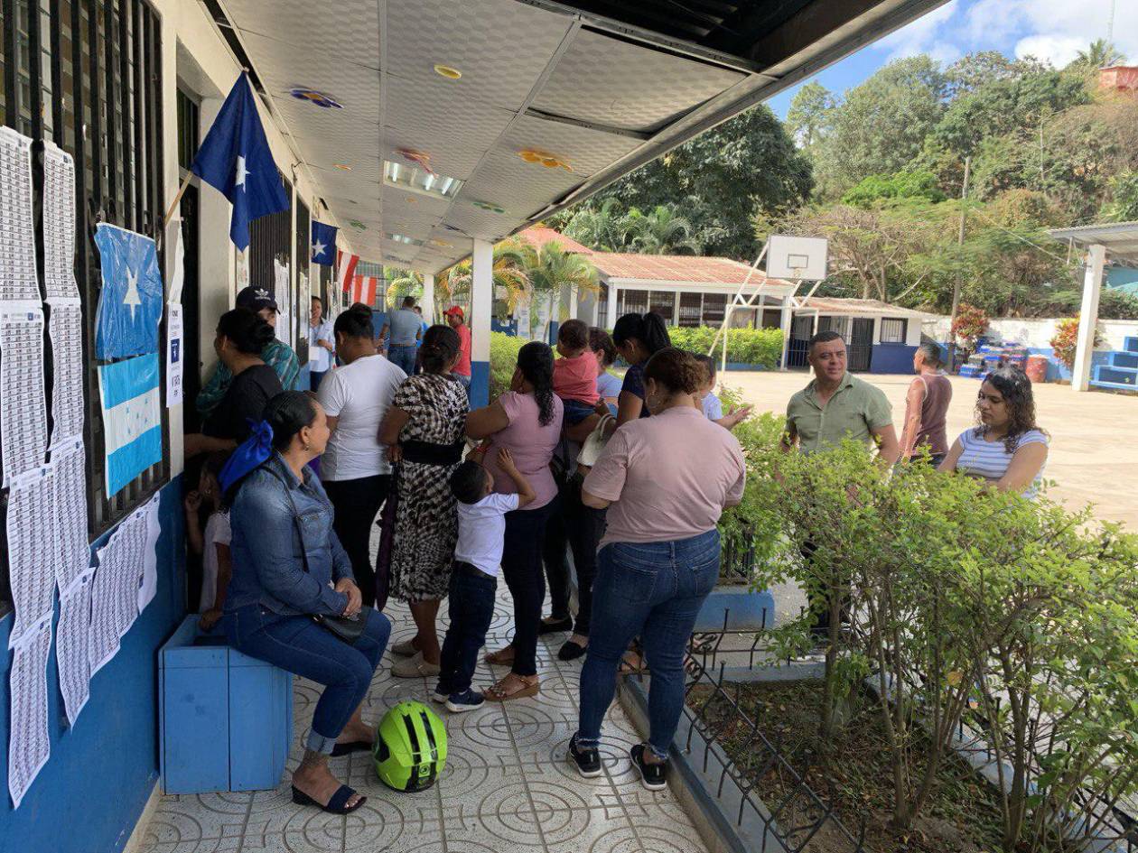 Campamento, Olancho, evidencia su fervor democrático acudiendo masivamente a las urnas