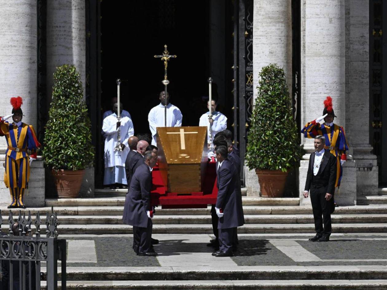 El féretro del papa Francisco ya está en la basílica de Santa María la Mayor