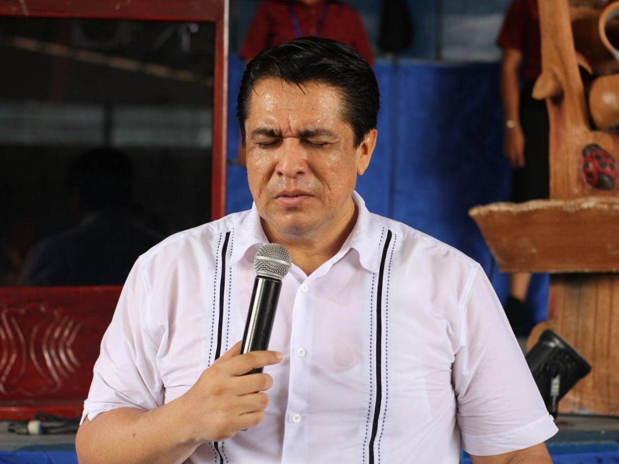 Pastor Roy Santos relata revelación de Dios sobre las elecciones 2025 y advierte intentos de hackeo