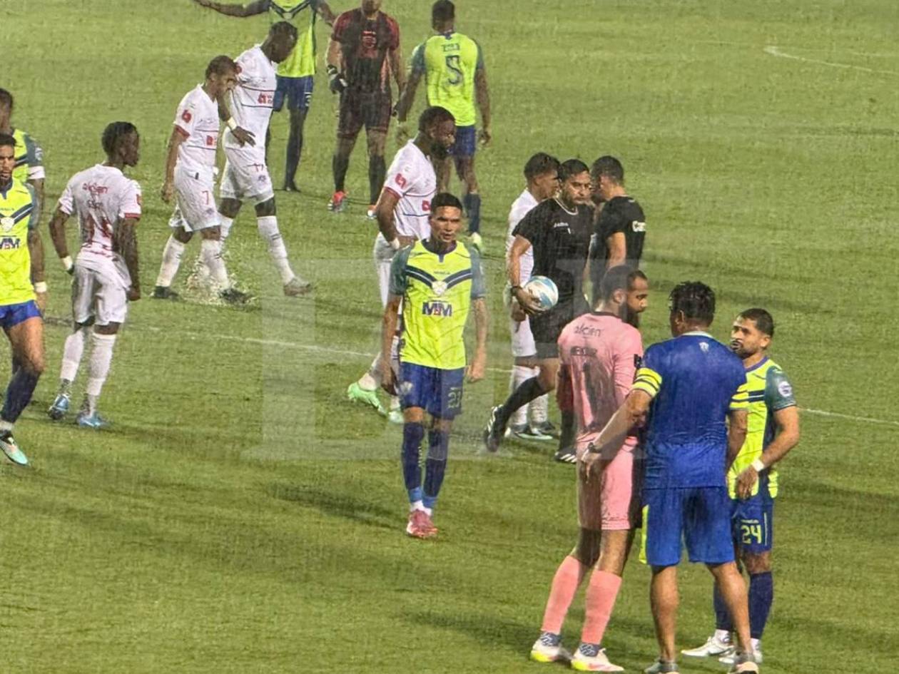 Suspenden partido Olimpia vs Olancho FC por fuerte aguacero: ¿Cuándo se terminará de jugar?