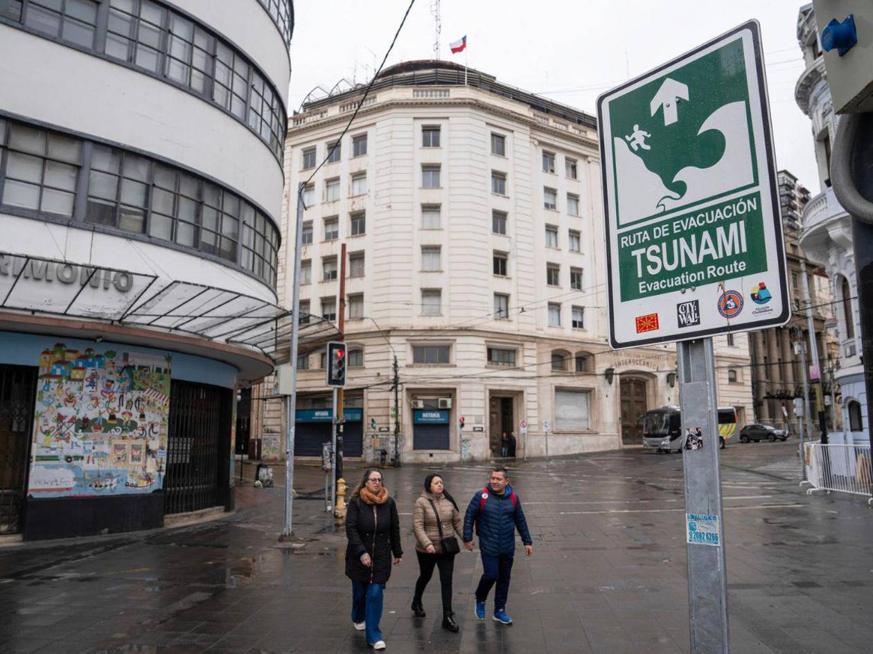 Cancelan la alerta de tsunami en la región Antártida de Chile y se mantiene en la costa