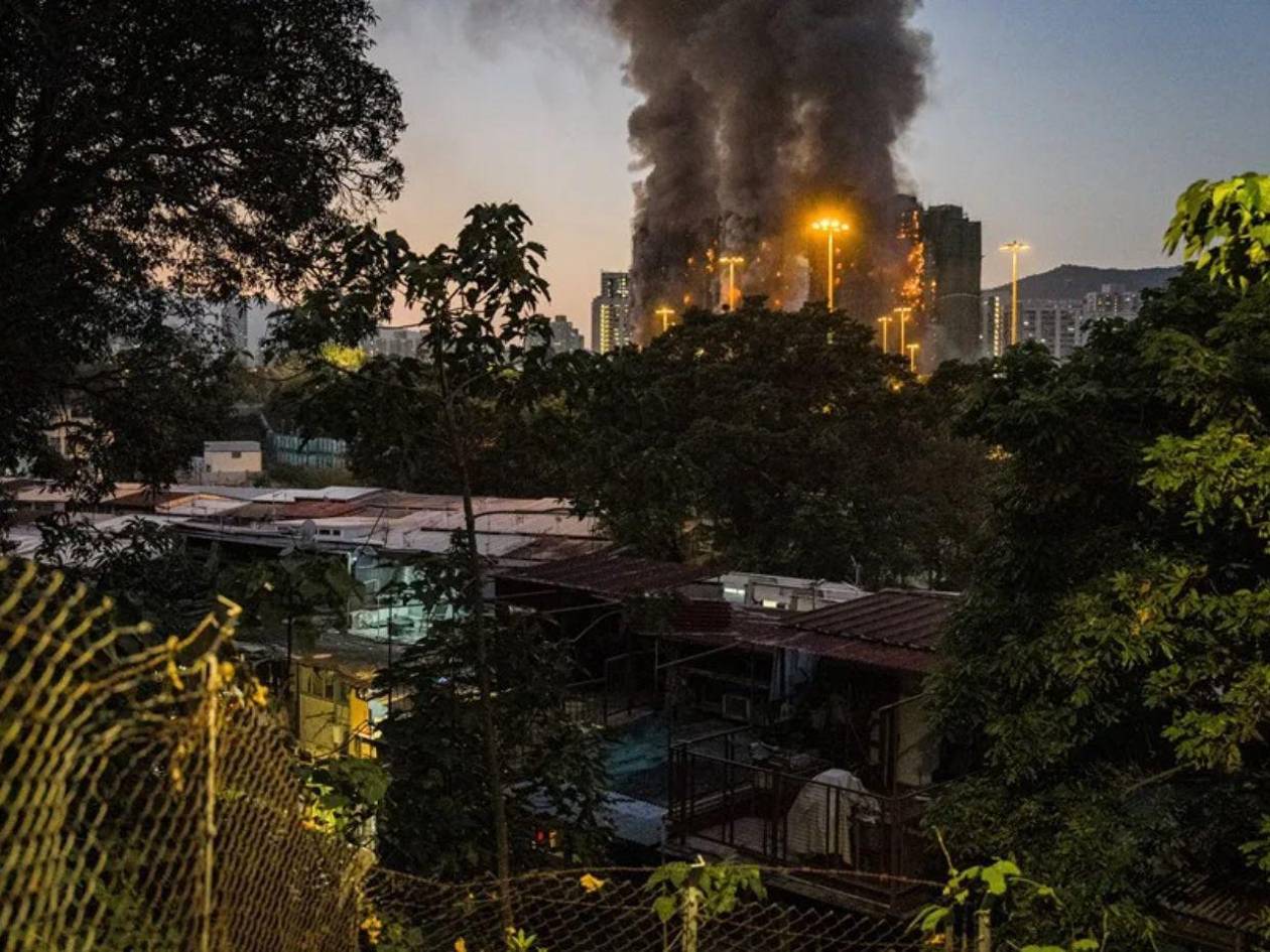 Aumentan a 65 los muertos y 279 desaparecidos tras incendio de Hong Kong