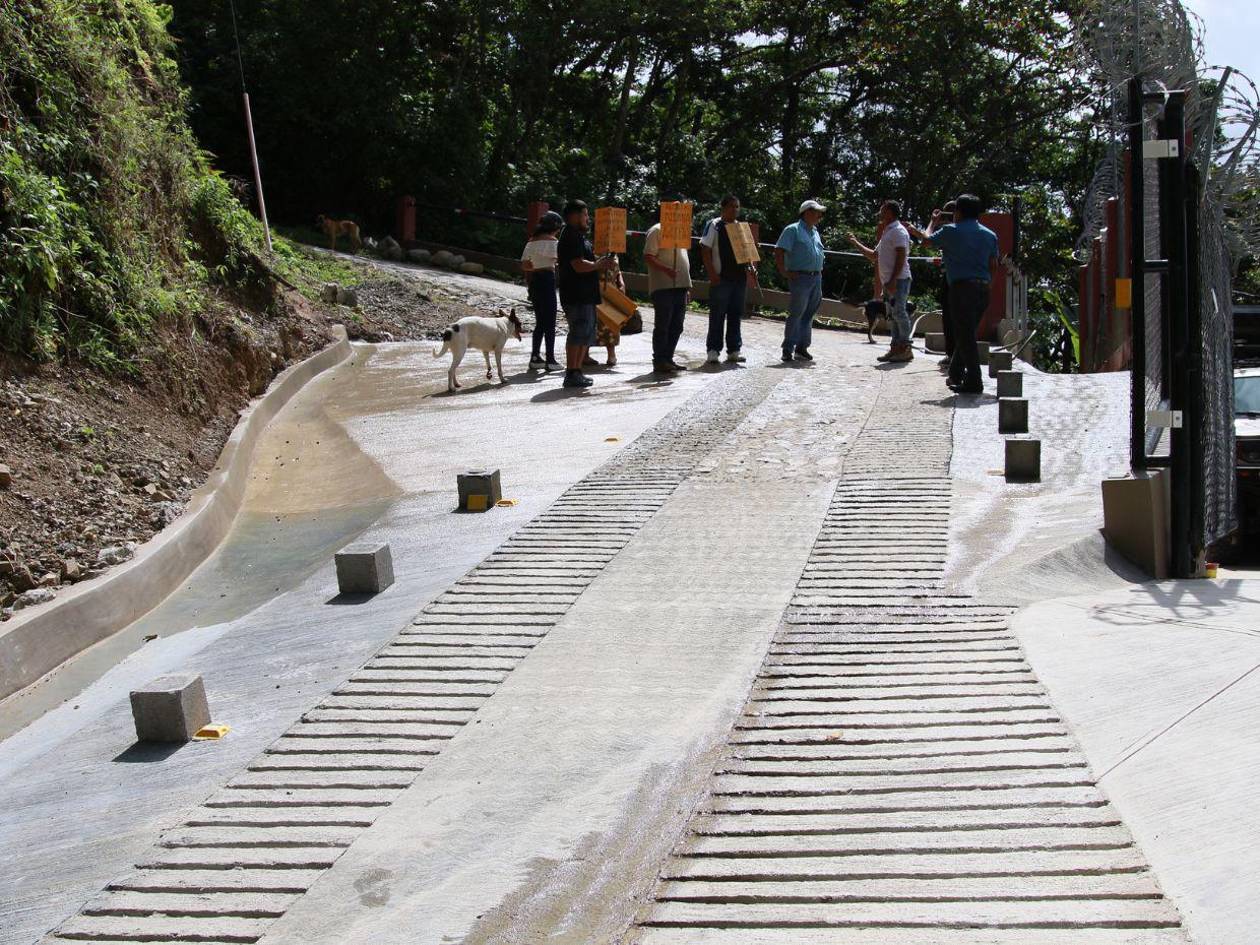 Alcaldía evaluará denuncias por cierre de vía en la aldea Nuevo Rosario