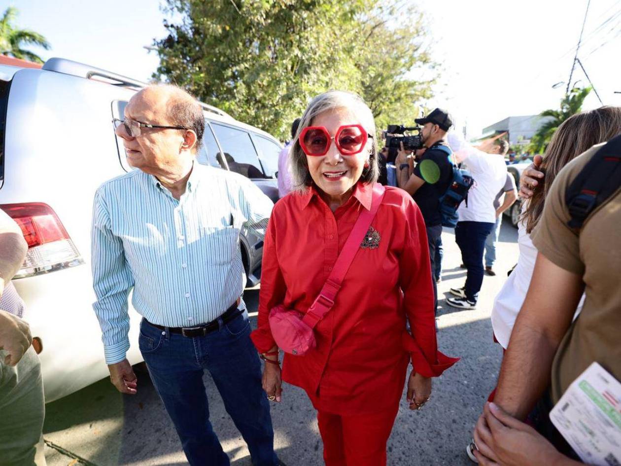 Congresista Maribel Espinoza le pide al general Roosevelt Hernández respeto y serenidad