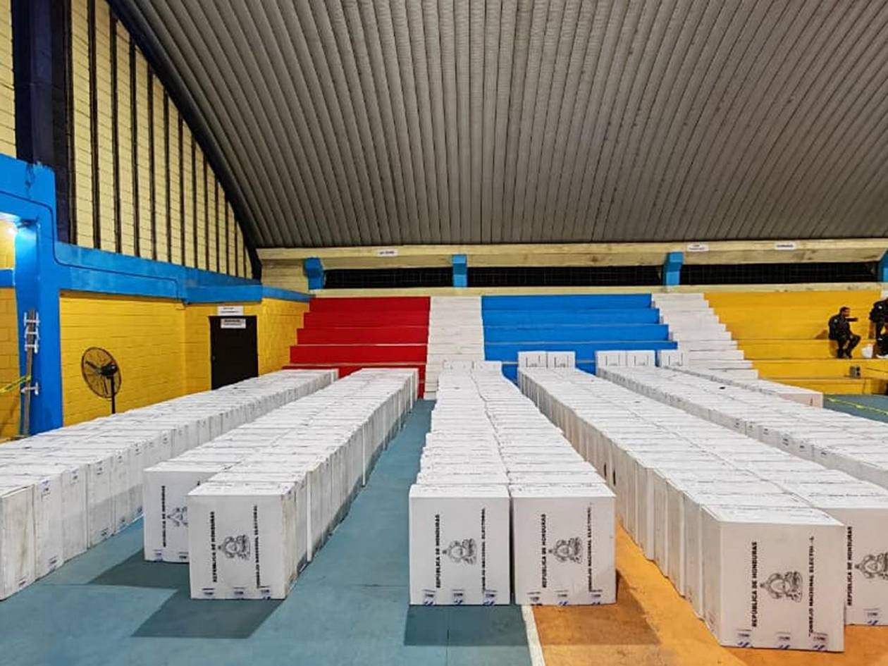 Llegan maletas electorales al centro de acopio de La Ceiba