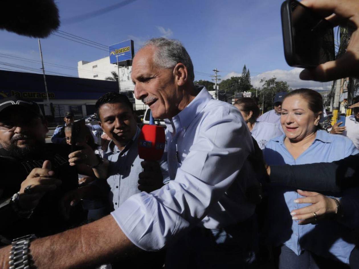 Llega a audiencia de declaración de imputado ‘Tito’ Asfura por malversación de fondos públicos