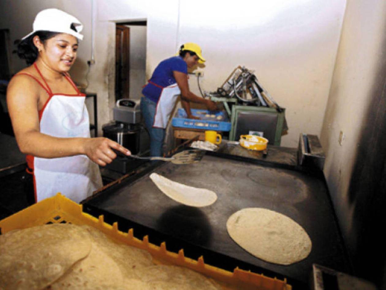 Industria tortillera asegura que mantendrá precio pese al alza del maíz