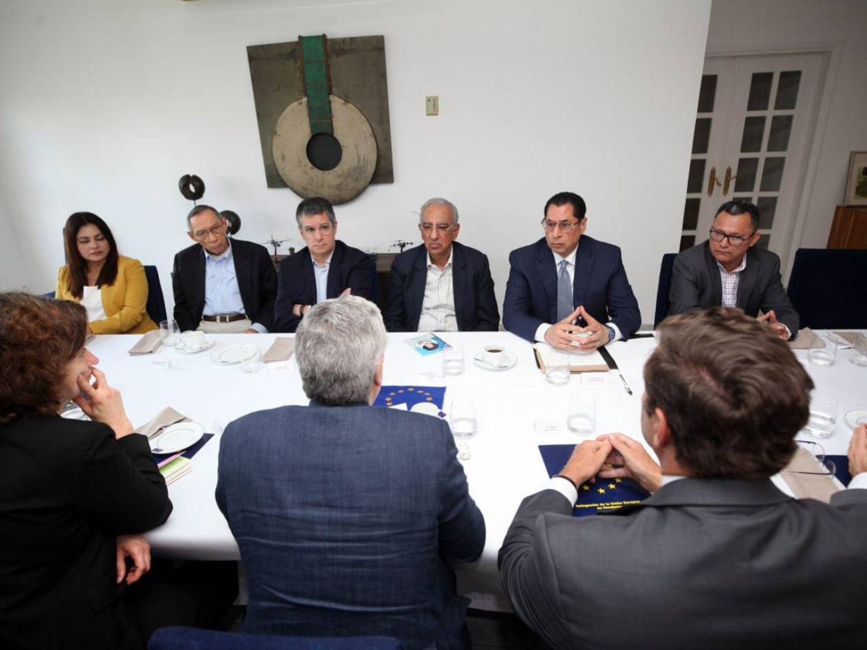 La UE expresa su apoyo a la libertad de expresión y al proceso democrático