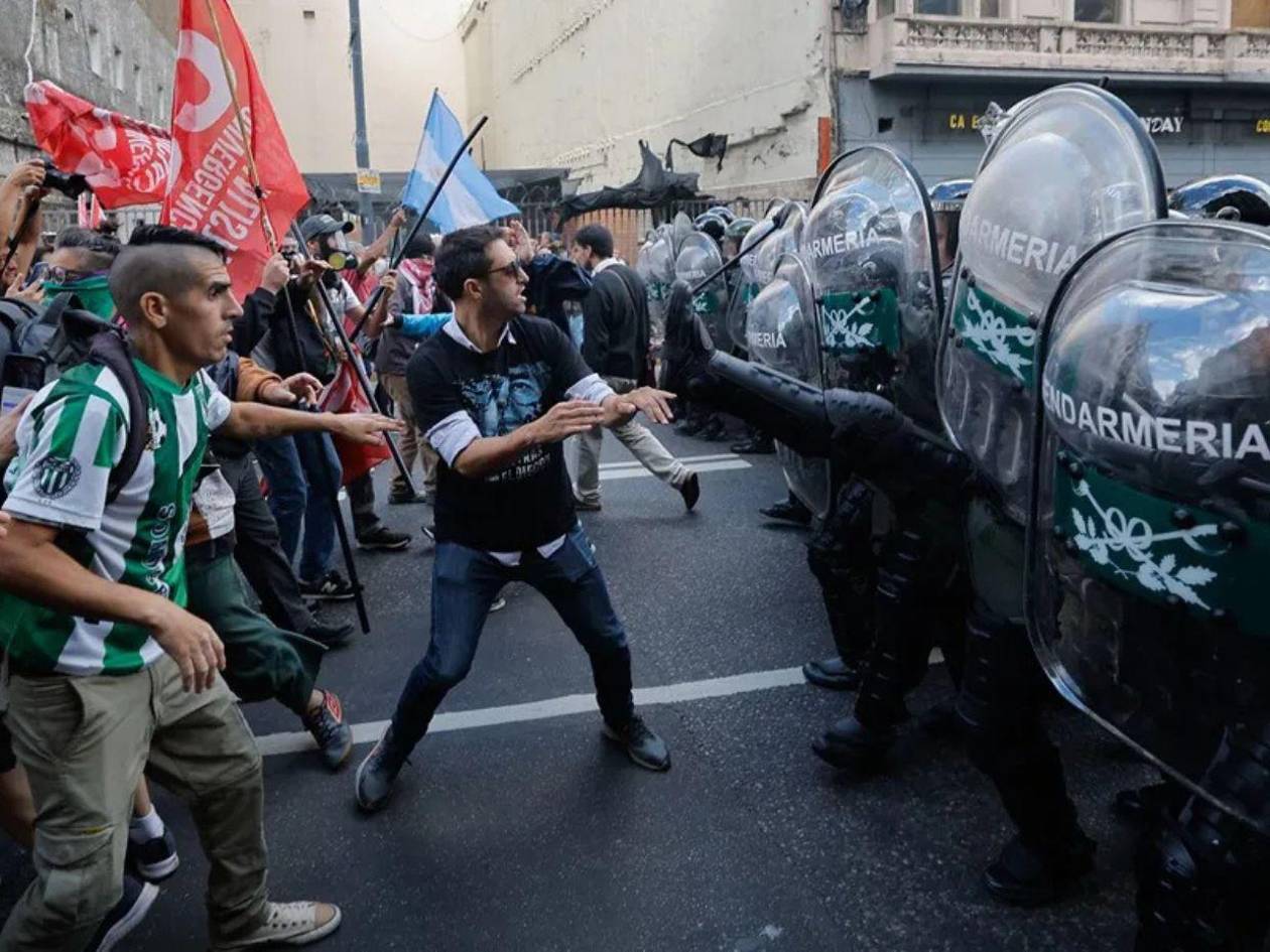 Violencia en Buenos Aires: 103 detenidos en protesta de jubilados
