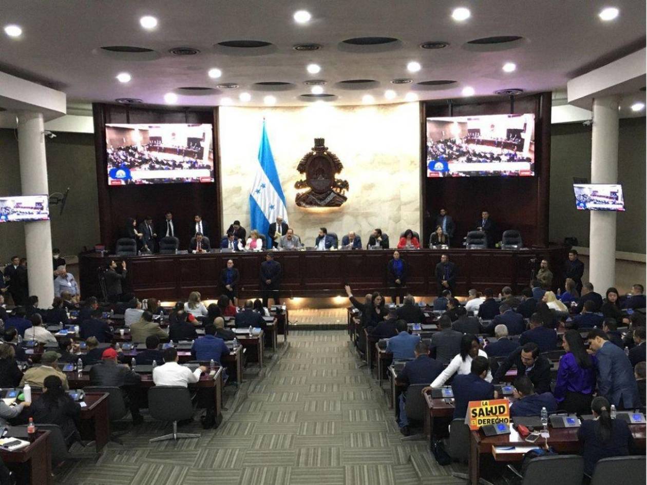 Suspenden labores en el Congreso Nacional por daños en el edificio