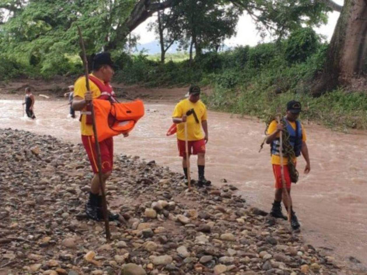 Desaparece menor de 13 años al ser arrastrado por un río en Lempira
