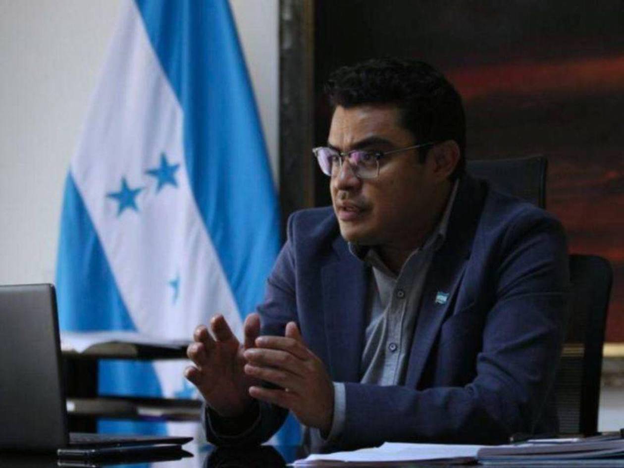 Gerardo Torres: No me voy a disculpar. Discúlpense ustedes, y que se disculpe Nasralla con la niña”