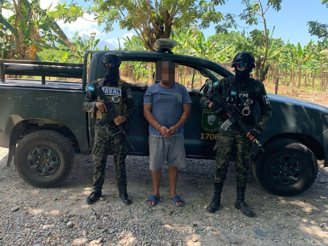 Cae presunto líder de la banda Los Pelones en posesión de un arma y droga