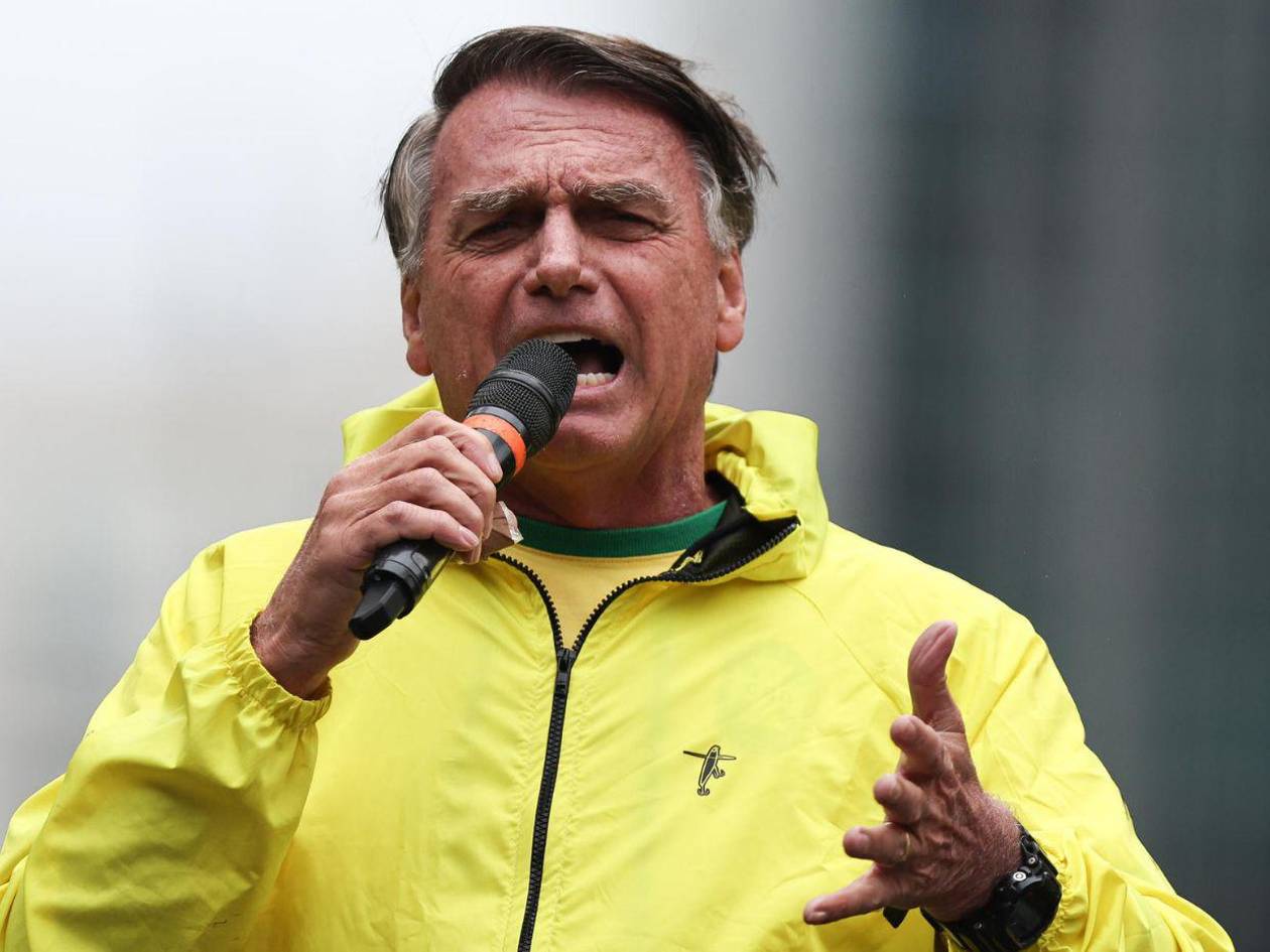 Jair Bolsonaro es hospitalizado de emergencia en Brasil