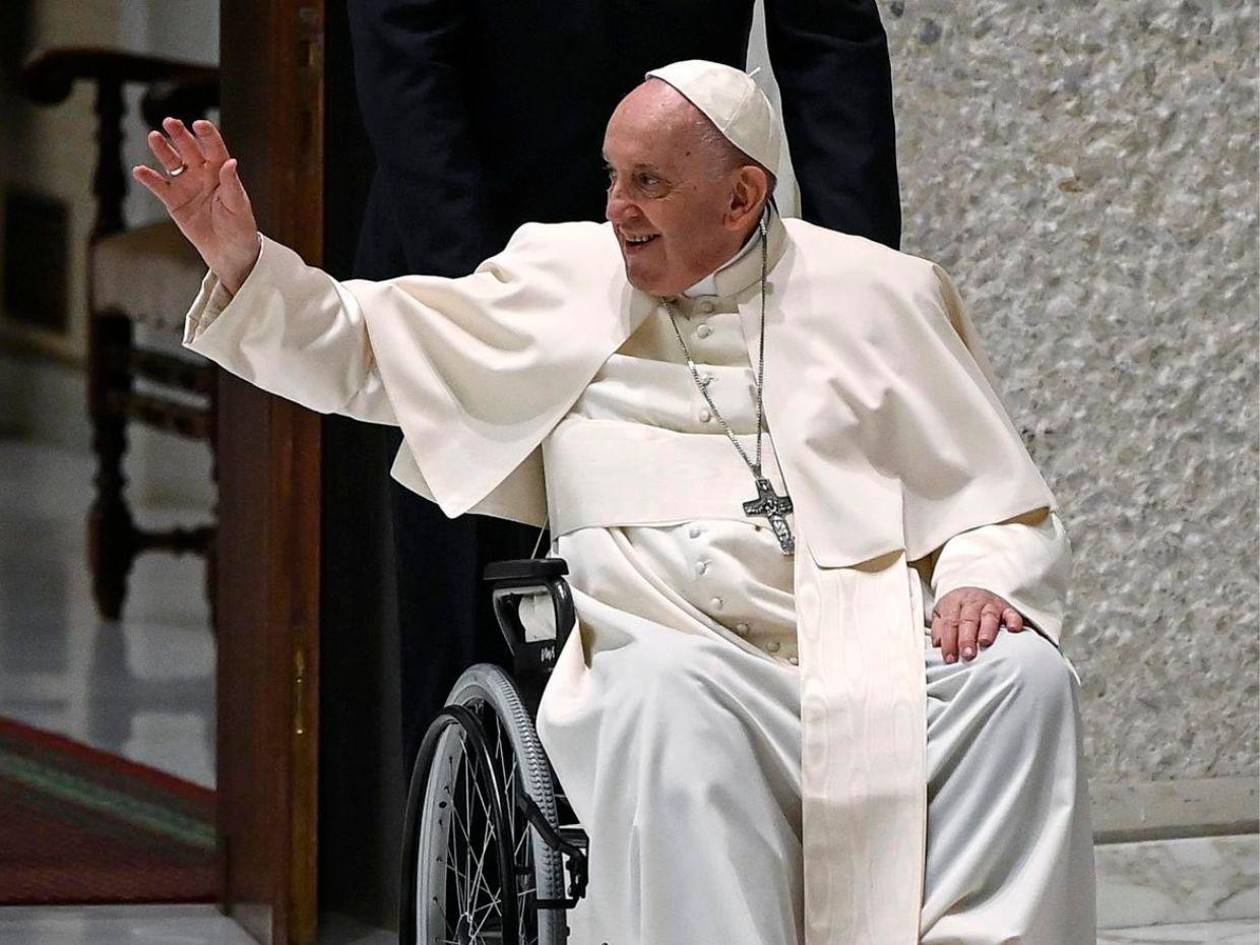 Papa Francisco continúa en fisioterapia respiratoria