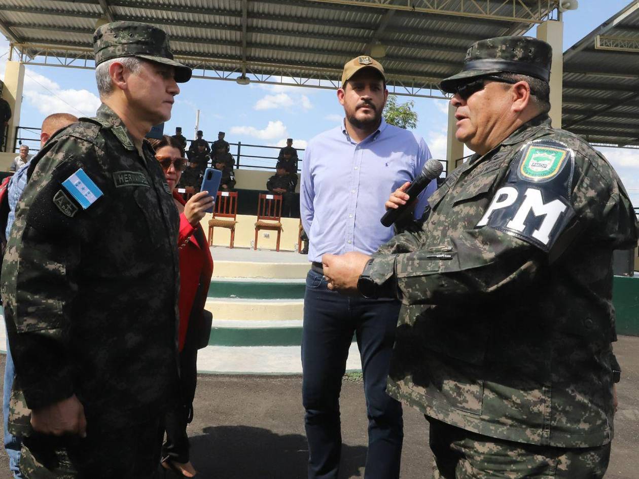 Baja de Muñoz fue por presión de Hernández para ascender a allegados en la cúpula militar
