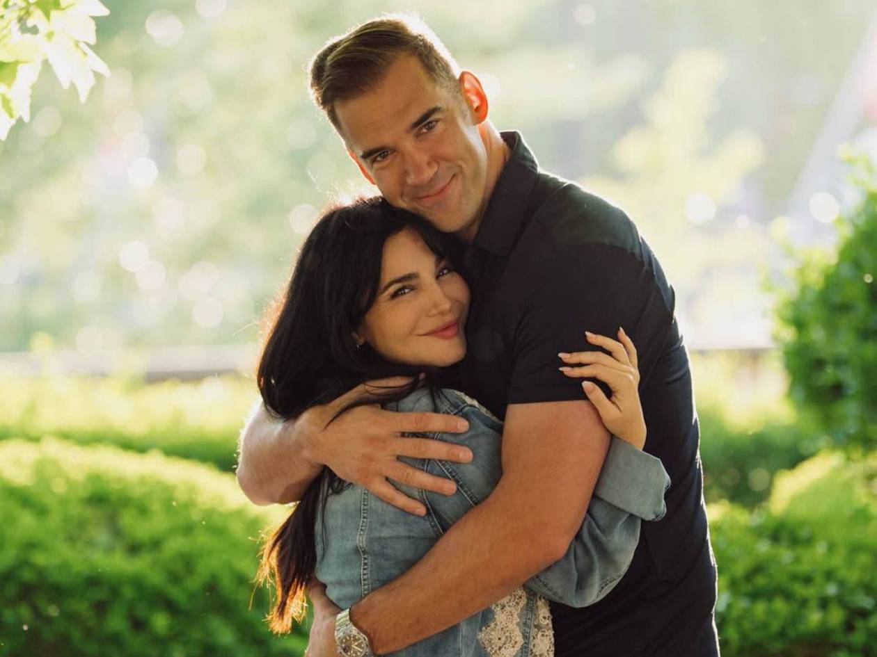 Martha Higareda y Lewis Howes anuncian el género de sus bebés