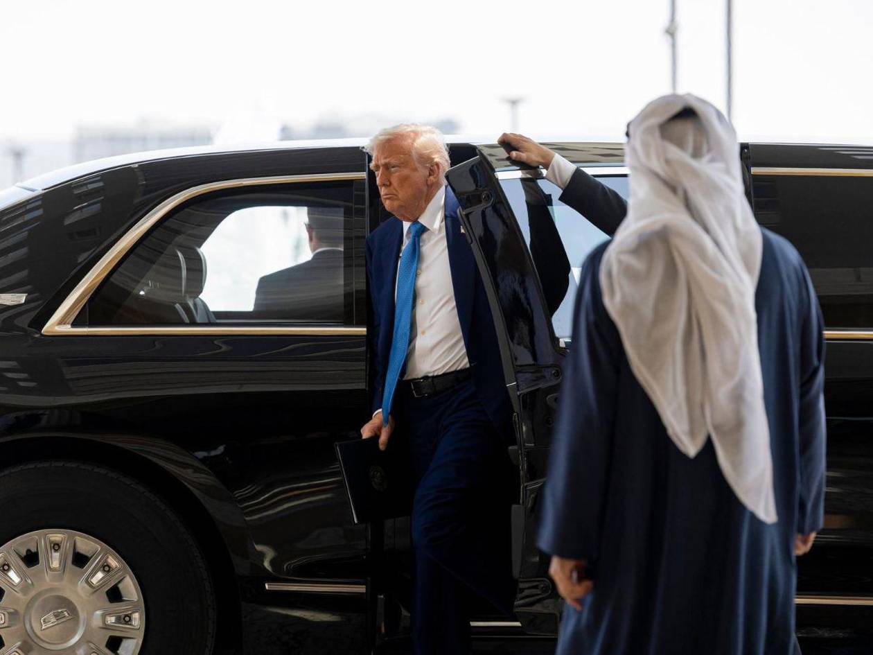 Trump bromea sobre regalo de EAU de solo una gota de petróleo y dice no estoy contento