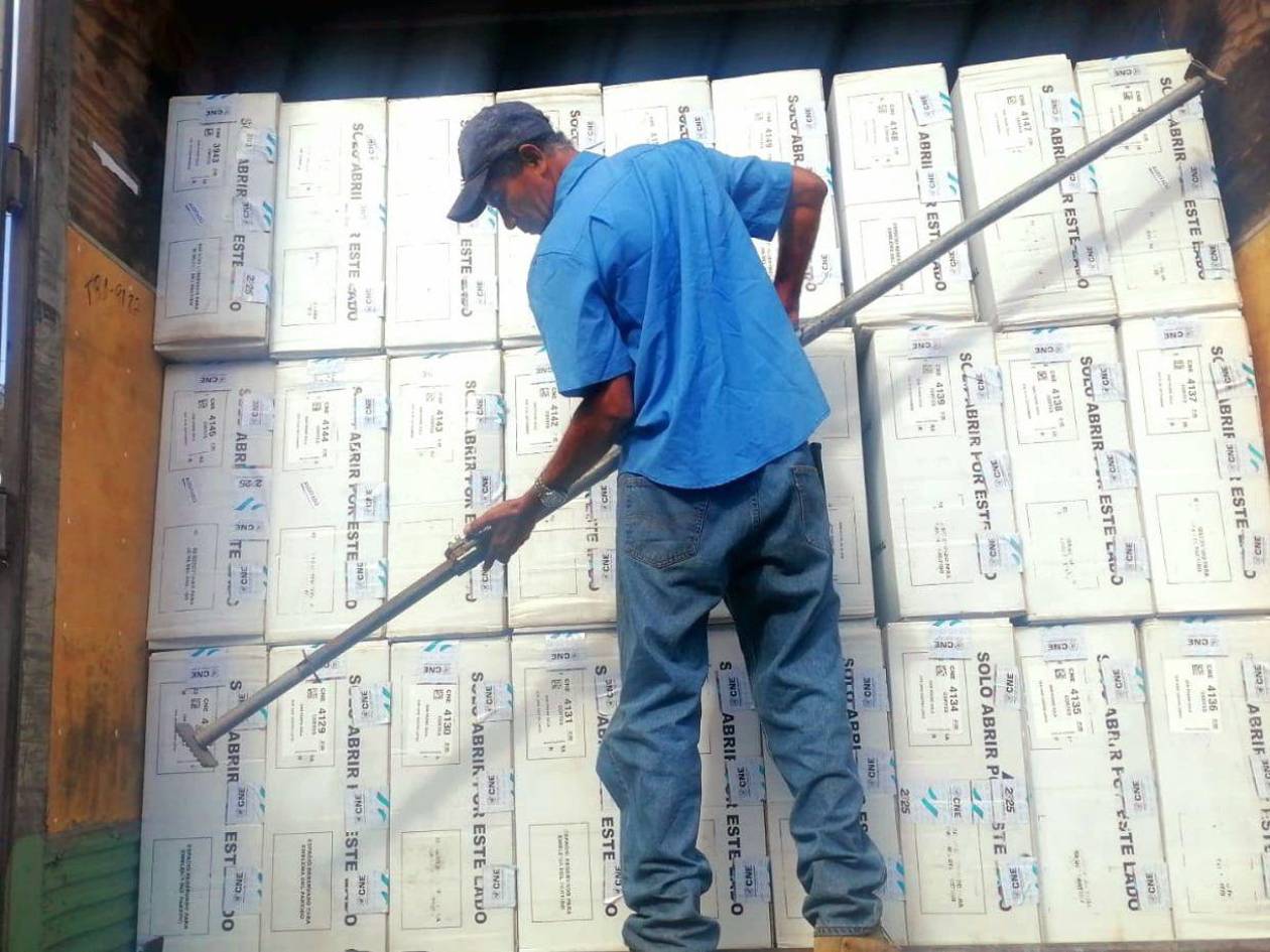 Maletas electorales en Lempira siguen en camiones por ausencia de delegados de Libre y PLH, denuncia Cossette