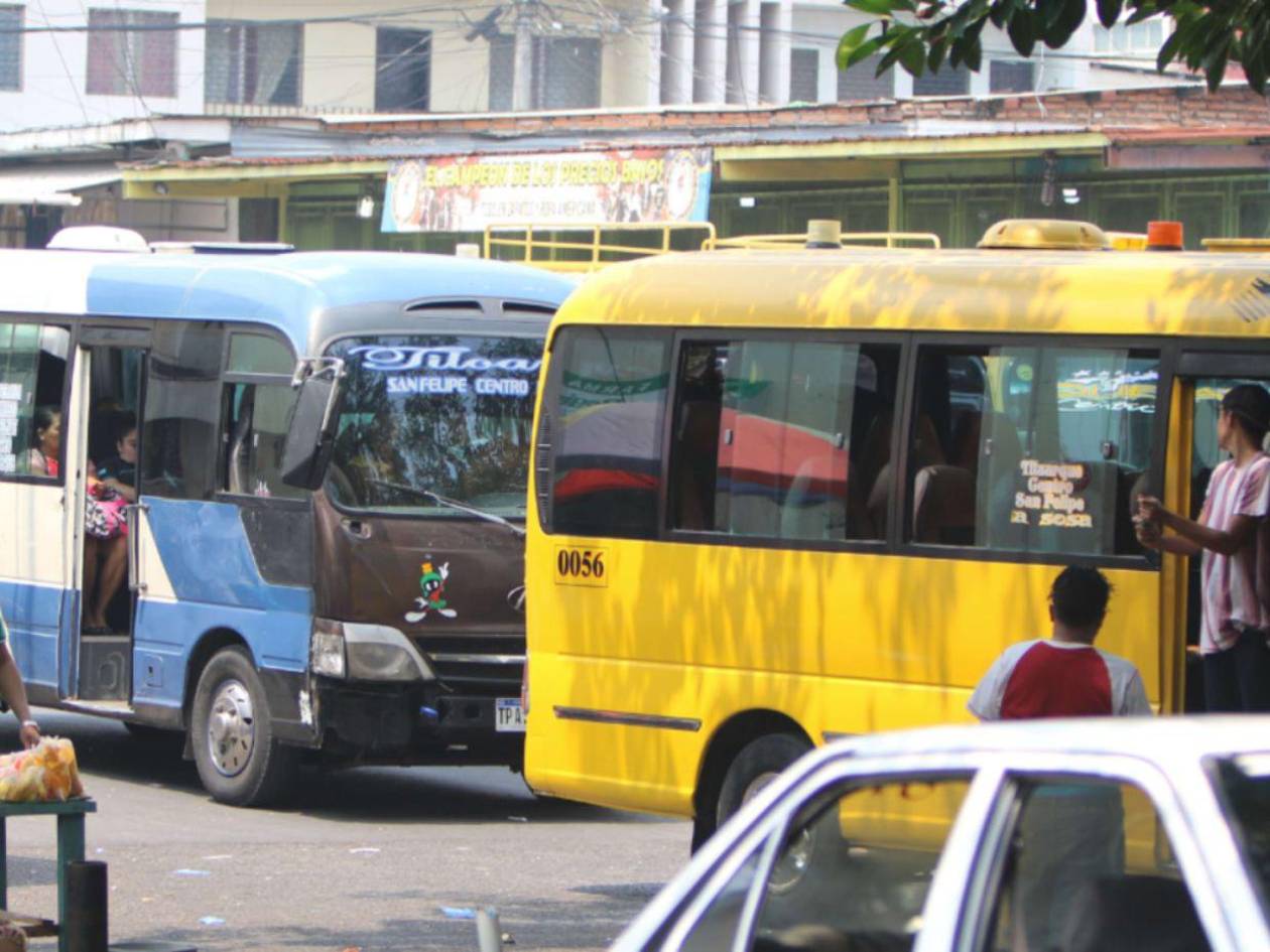 Sector transporte denuncia retrasos en pago de subsidios del gobierno