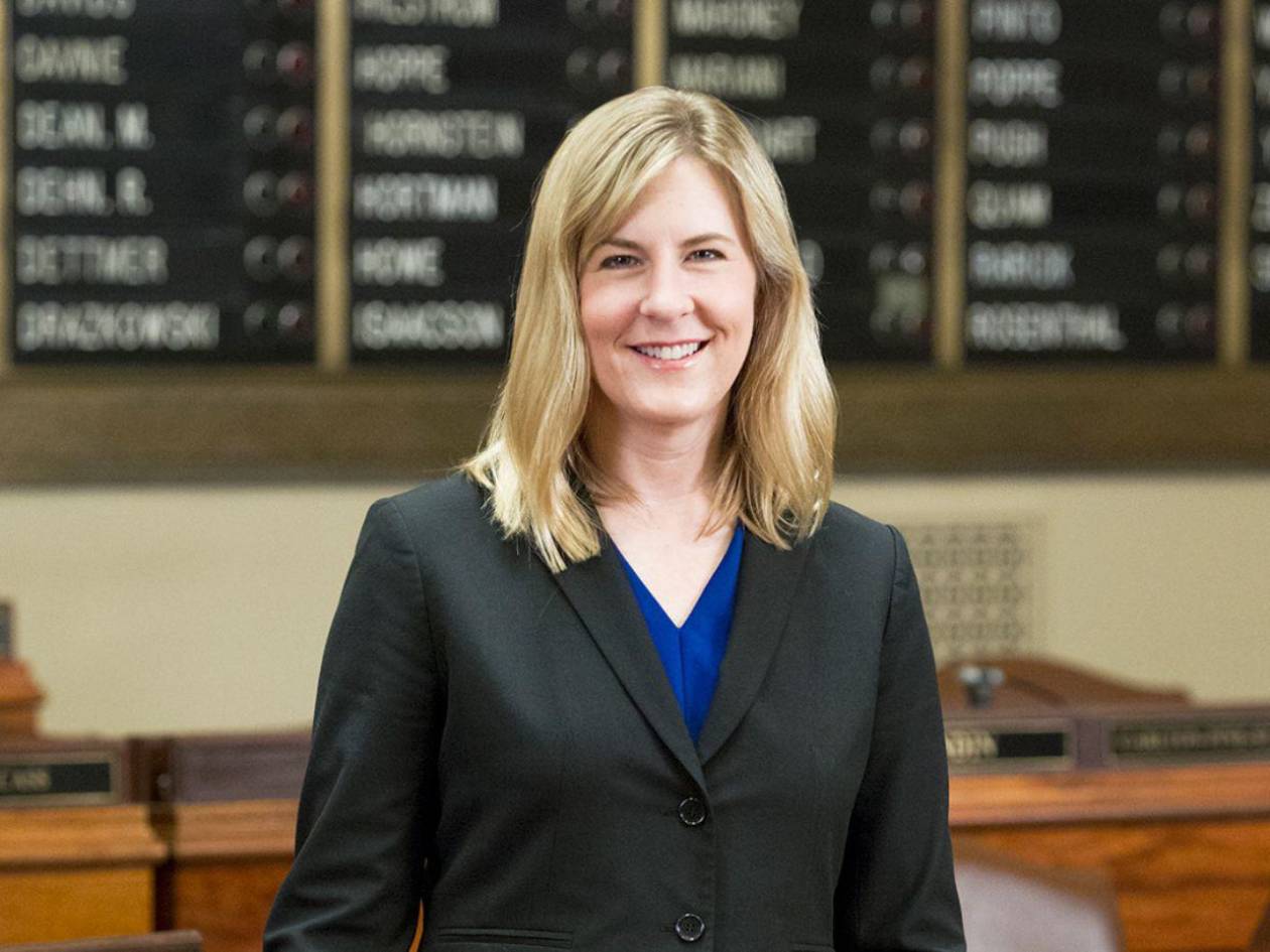 A disparos asesinan a Melissa Hortman, congresista de EE UU, y a su esposo en Minnesota