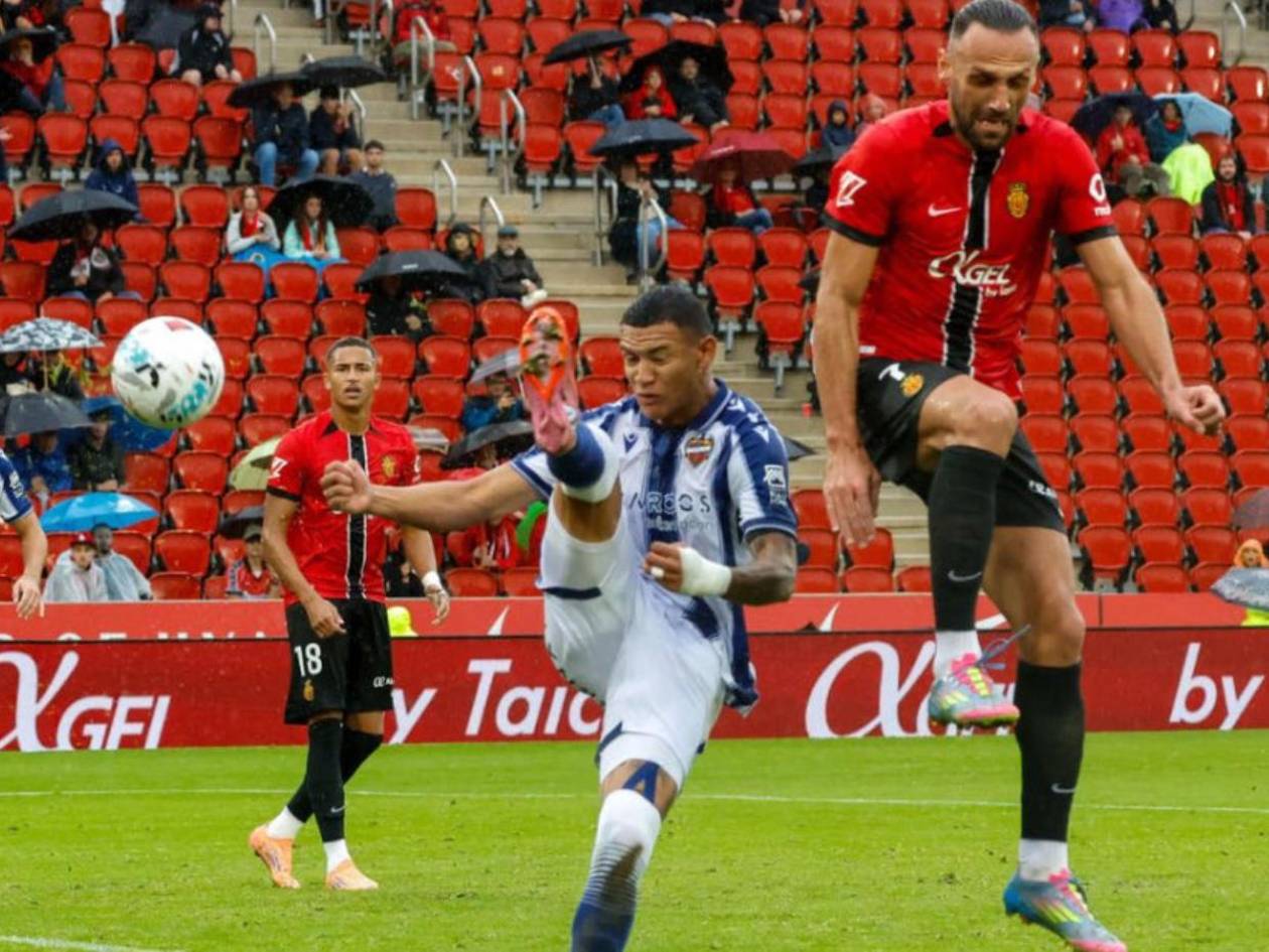 Kervin Arriaga jugó todo el partido en empate del Levante en visita al Mallorca