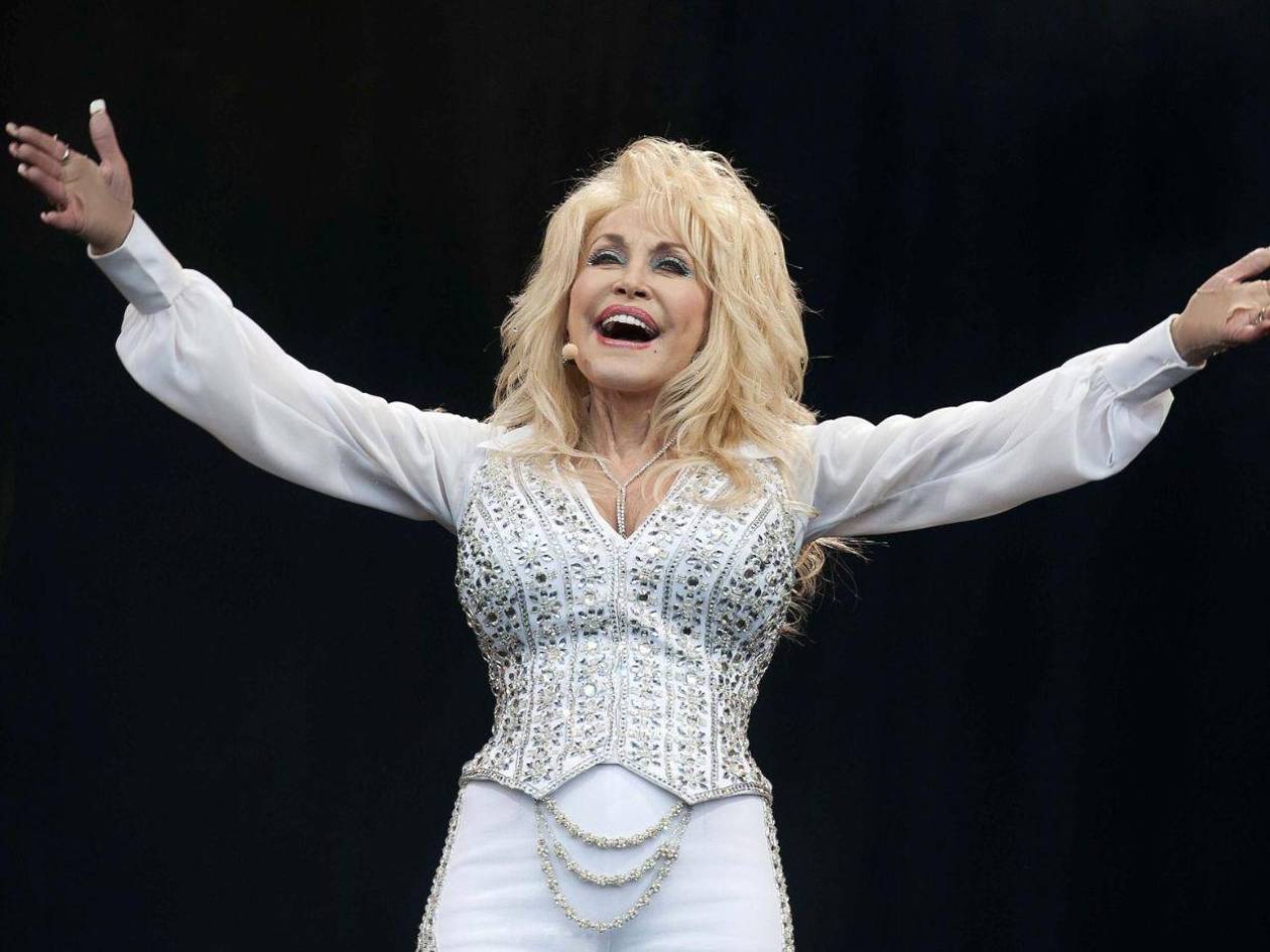 Dolly Parton no recibirá su Oscar honorífico por problemas de salud
