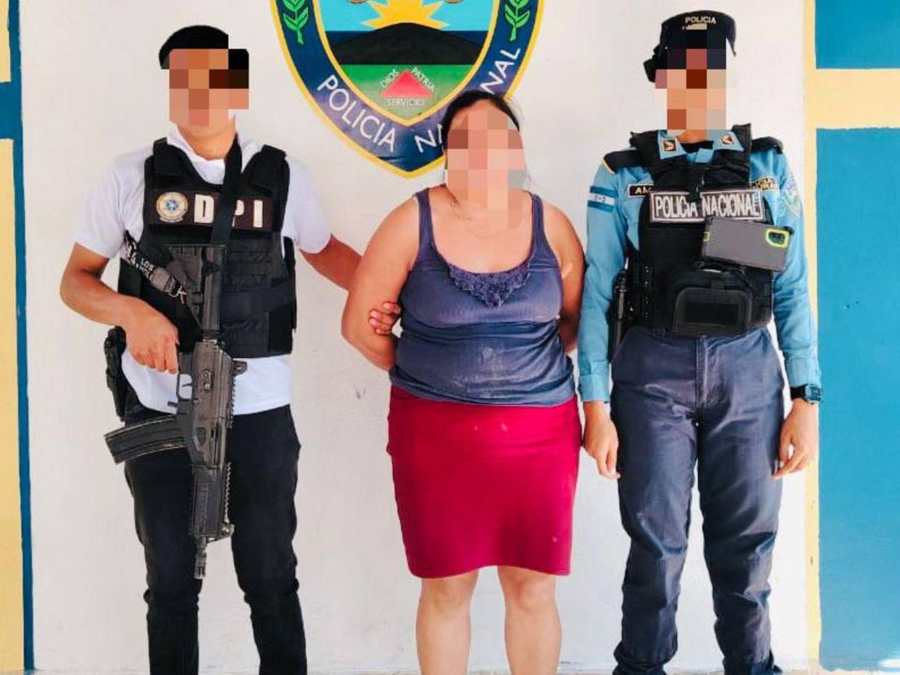 Capturan a mujer que mató y enterró a su recién nacido en el patio de su casa