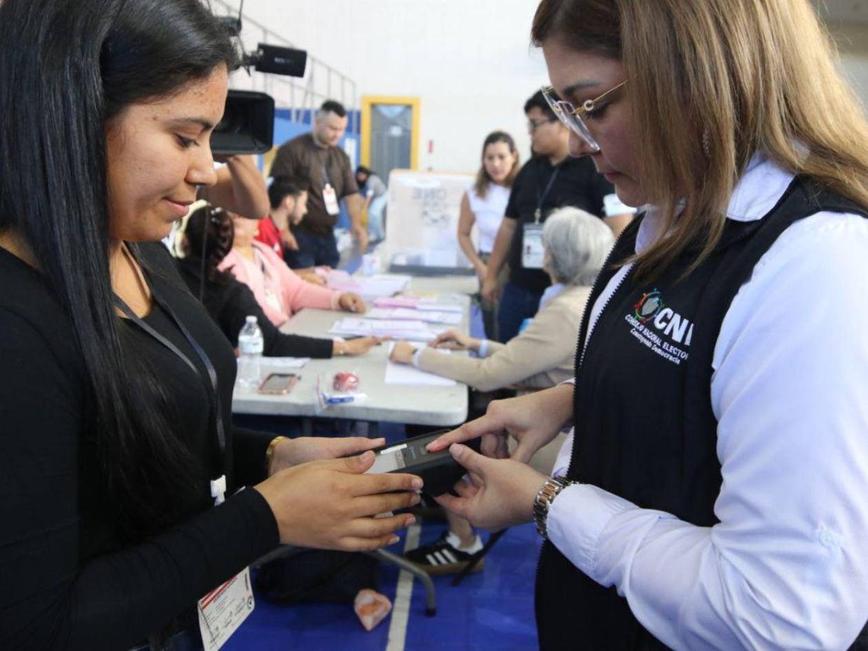 Ana Paola Hall: JRV tiene potestad para extender horario de votación