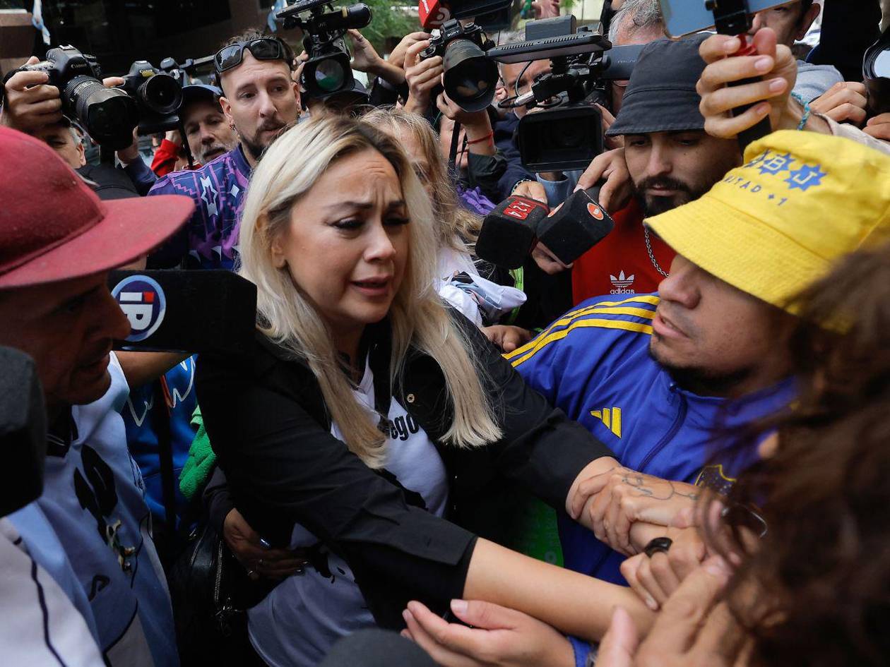 Hermanas y la exesposa de Maradona declararán en el juicio por su muerte