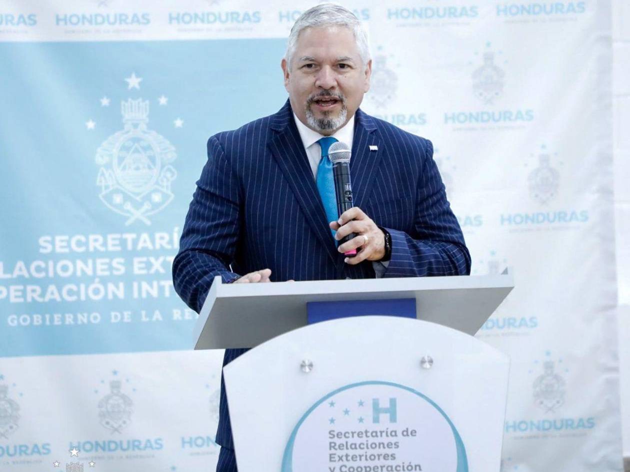 Excanciller dice que si avión con droga vino en investidura de Xiomara Castro, fue para JOH