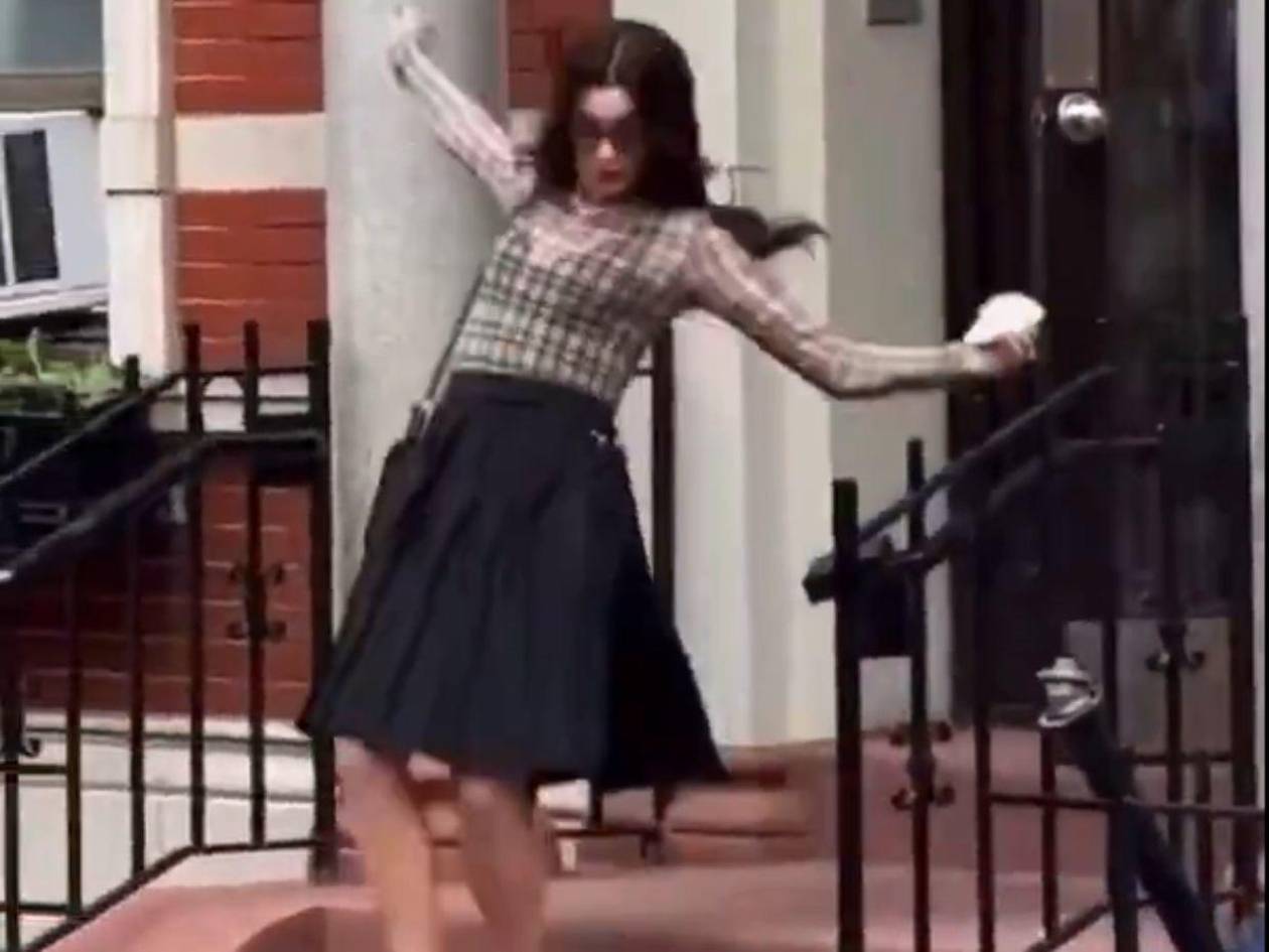 La caída de Anne Hathaway en el rodaje de El diablo viste a la moda 2