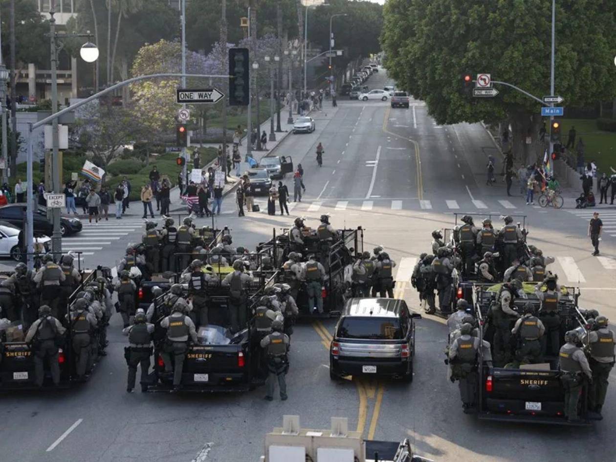 Alrededor de 300 migrantes han sido detenidos en las redadas en Los Ángeles