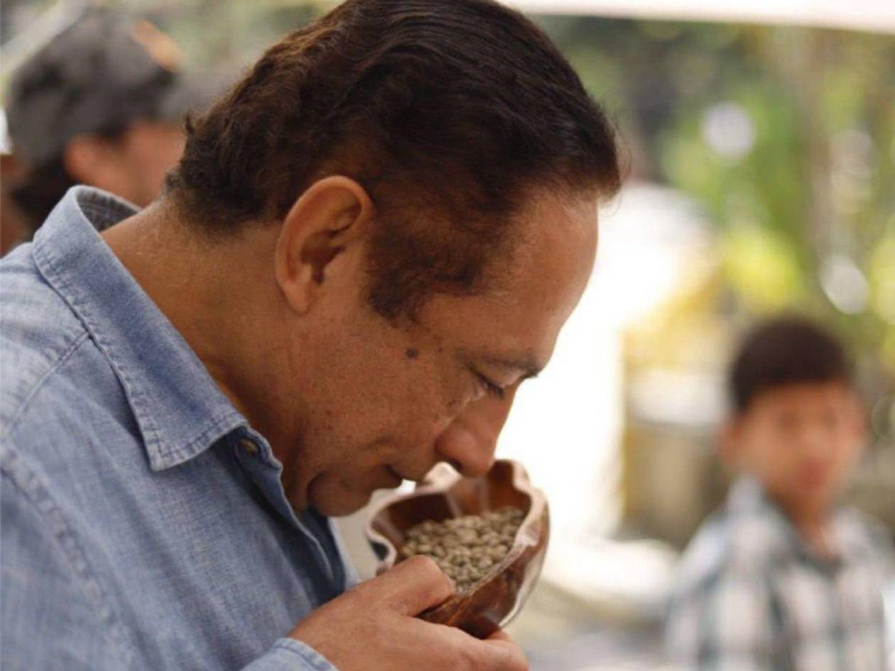 Dagoberto Suazo, agricultor hondureño premiado por impulsar la exportación de café